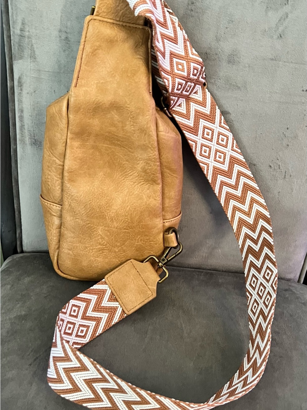 Pink Lily x Amber Massey Vegan Leather Sling Crossbody Bag - Camel - Like New - Picture 2 of 8
